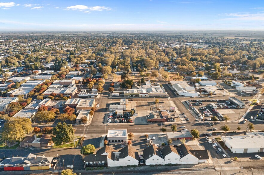 More Photos Of 210 S Center St, Turlock Auto Repair For Sale