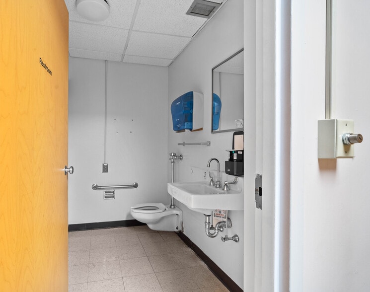 More Photos Of 94 Hospital St, Ridgway Specialty For Sale