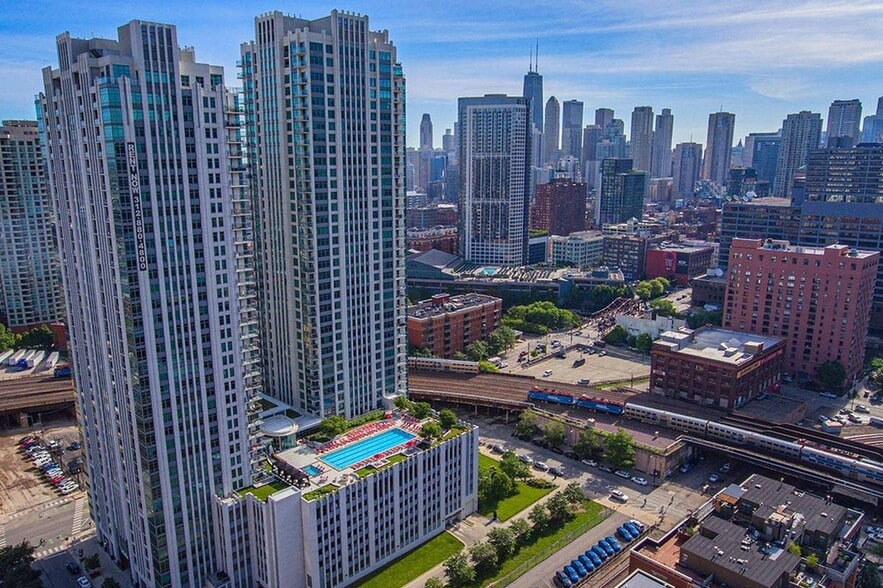 More Photos Of 555 W Kinzie St, Chicago Multifamily For Sale