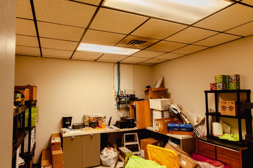 More Photos Of 3448 N Huetter Rd, Post Falls Office For Sale