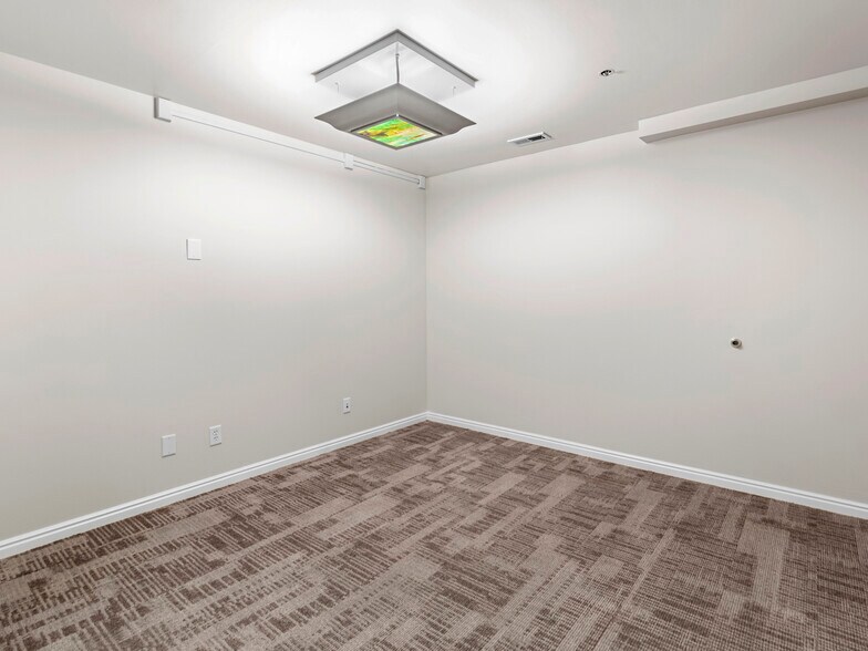 More Photos Of 4070-4084 S 300 W, Salt Lake City Light Manufacturing For Lease