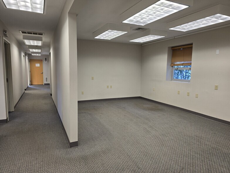More Photos Of 970 Clifton Ave, Clifton Office For Lease