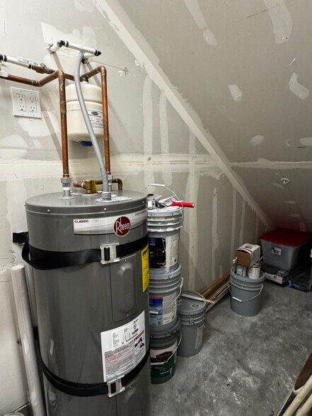 More Photos Of 4554 Forestdale Dr, Park City Light Manufacturing For Sale