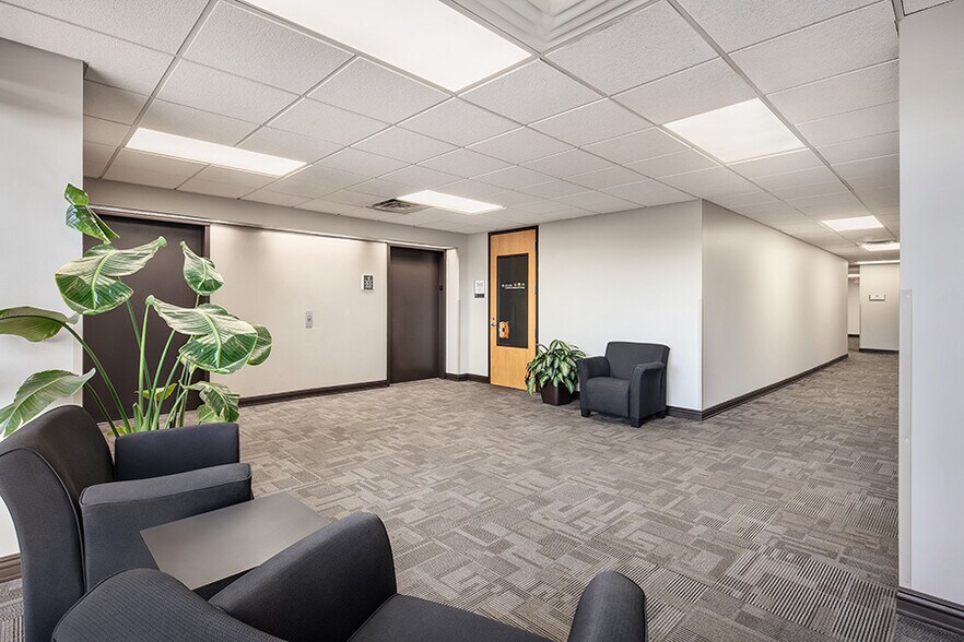 More Photos Of 8901 Golf Rd, Des Plaines Medical For Lease