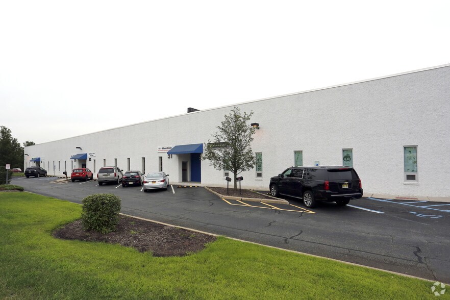 More Photos Of 17-39 Leslie Ct, Whippany Warehouse For Lease