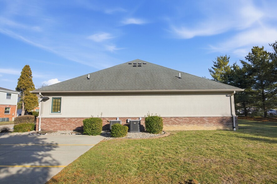 More Photos Of 1700 18th St, Charleston Office For Sale