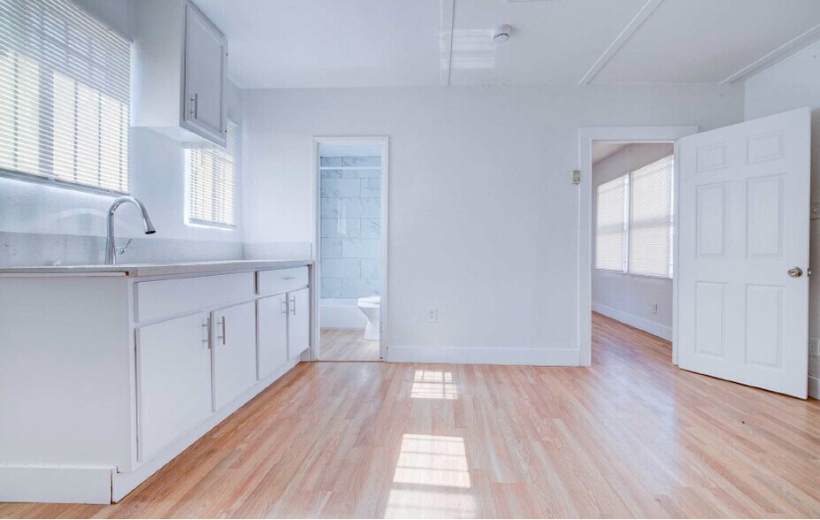 More Photos Of 2506 S Budlong Ave, Los Angeles Apartments For Sale