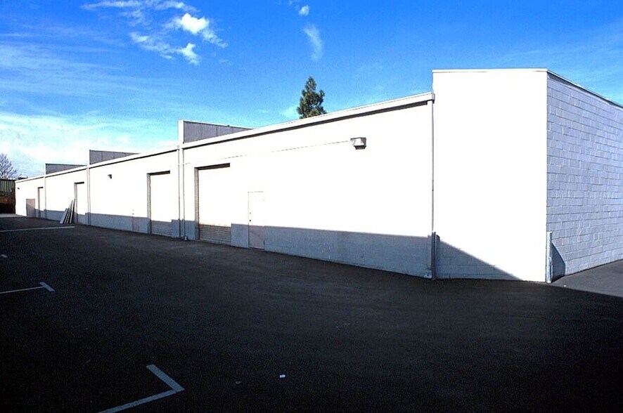 More Photos Of 1553 Simpson Way, Escondido Warehouse For Lease