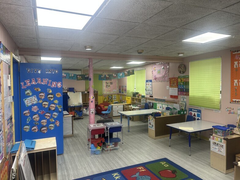 More Photos Of 5725 Van Horn St, Elmhurst Multifamily For Sale