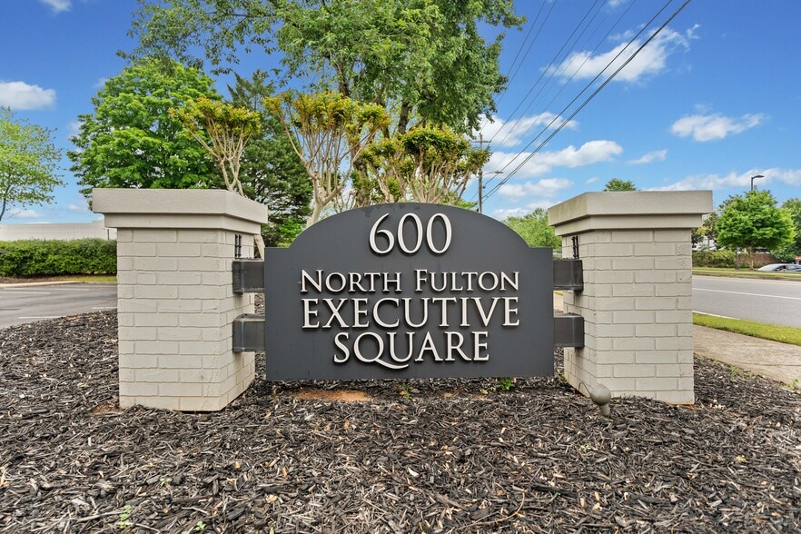 More Photos Of 600 Houze Way, Roswell Medical For Lease