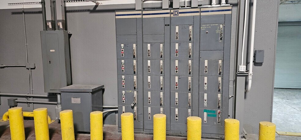 More Photos Of 13290 E Daum Dr, City of Industry Manufacturing For Sale