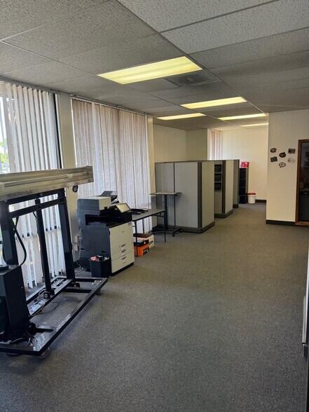 More Photos Of 4980 W Amelia Earhart, Salt Lake City Light Manufacturing For Lease