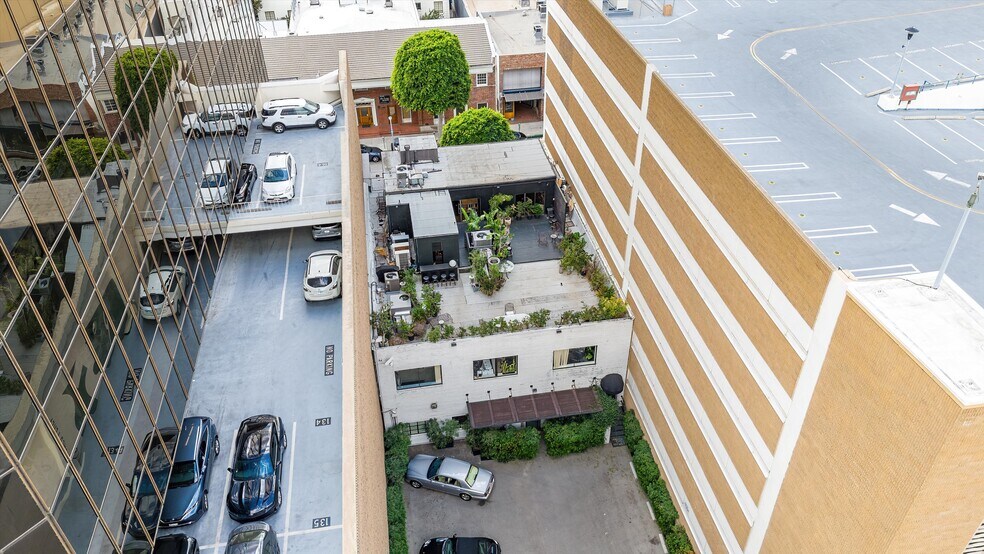 More Photos Of 420 N Camden Dr, Beverly Hills General Retail For Lease