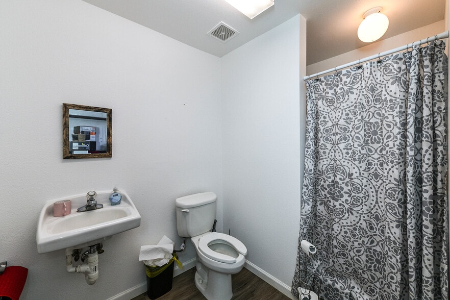 More Photos Of 1262 Eastgate Rd, Midlothian Warehouse For Sale