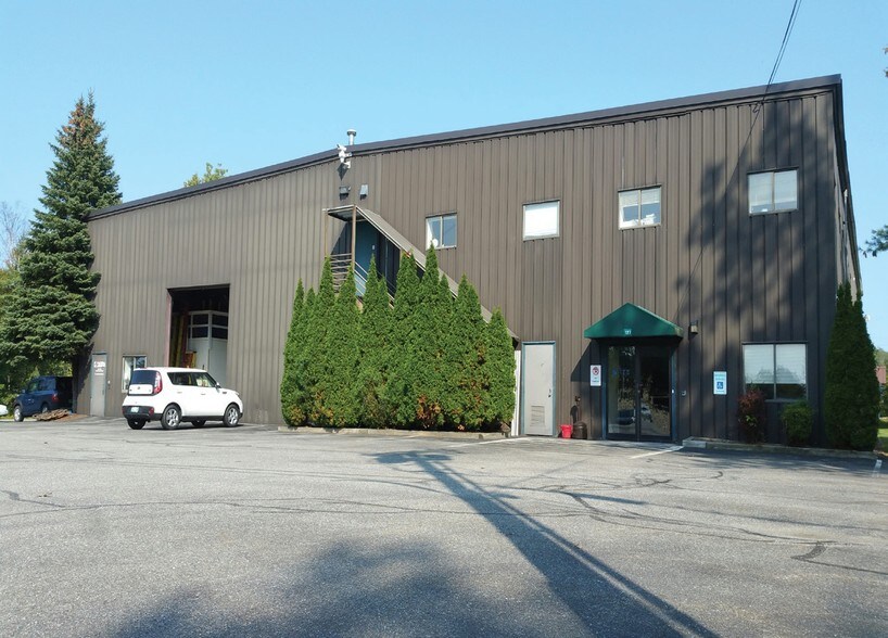 More Photos Of 121-127 Park Ave, Williston Office For Lease