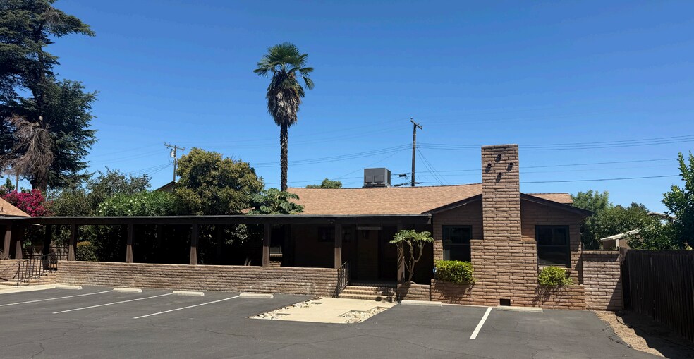 Primary Photo Of 756 E Tulare Ave, Tulare Medical For Lease