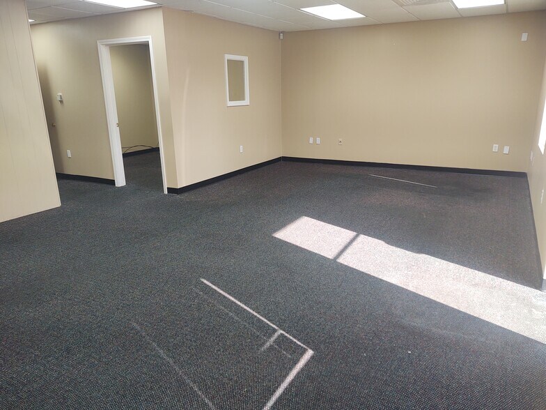 More Photos Of 909 Highland Ave, Selma Office For Sale