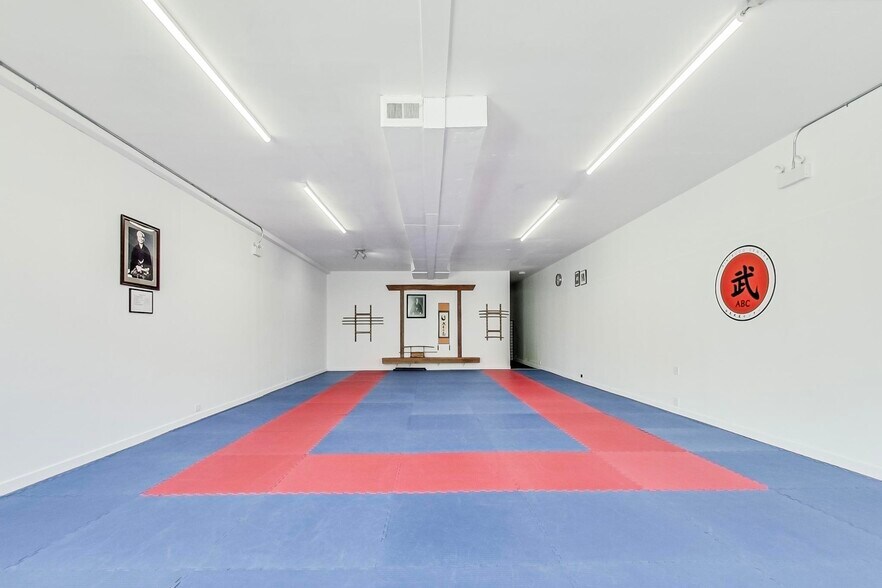 More Photos Of 2628-2634 W Touhy Ave, Chicago Storefront Retail Office For Lease