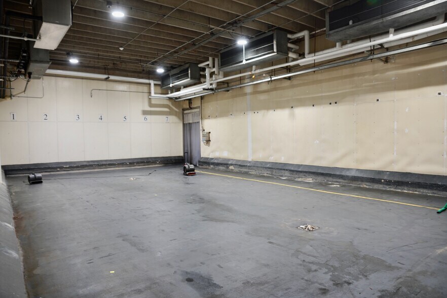 More Photos Of 635 Kingsbridge Rd, Carrollton Distribution For Lease