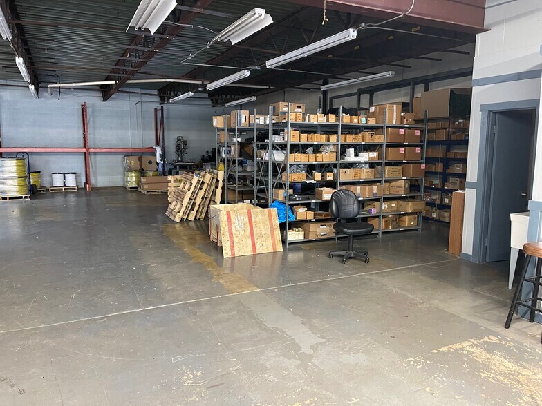 More Photos Of 3060 Madison Ave SE, Grand Rapids Service For Lease