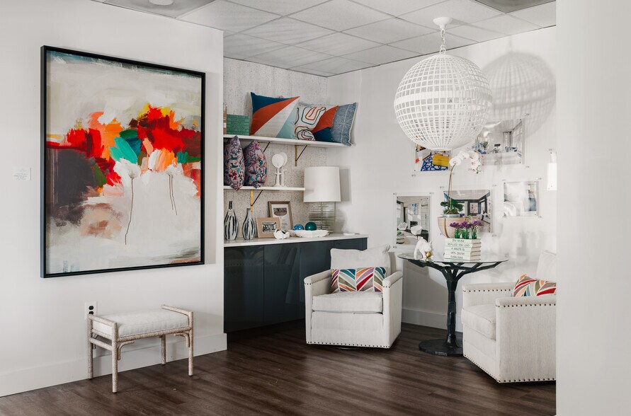 More Photos Of 6819 Elm St, McLean Office For Lease