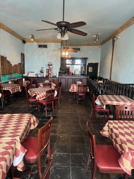 More Photos Of 933 Decatur St, New Orleans Storefront For Sale