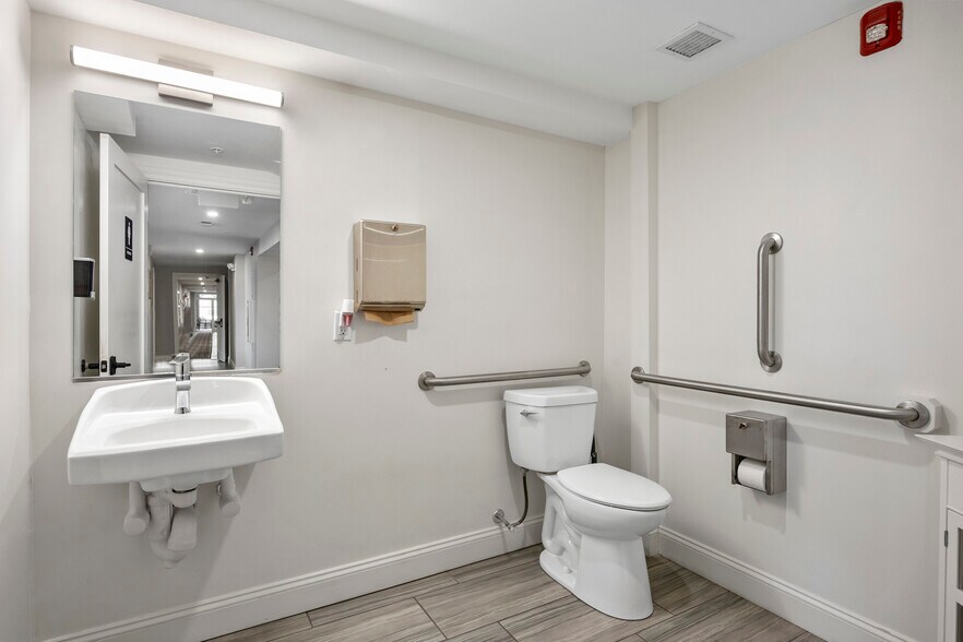 More Photos Of 76 N Pearl St, Albany Apartments For Lease