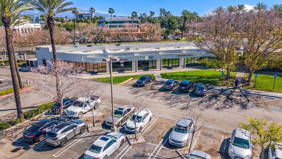 More Photos Of 420-424 E Hospitality Ln, San Bernardino Storefront For Sale