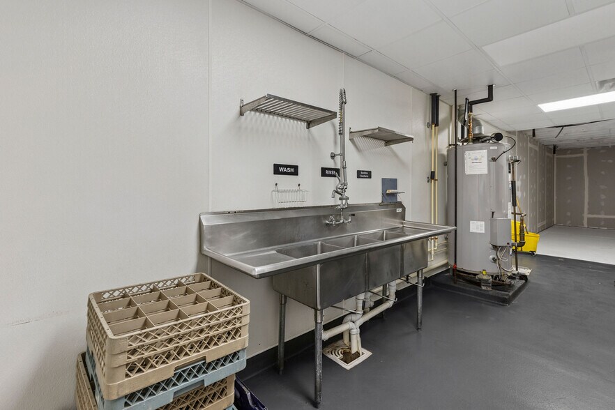 More Photos Of 102 N Rogers St, Aberdeen Restaurant For Sale