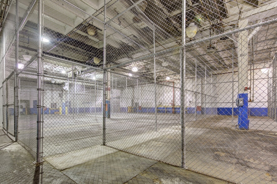 More Photos Of 3036 Gillespie St, Fayetteville Manufacturing For Lease