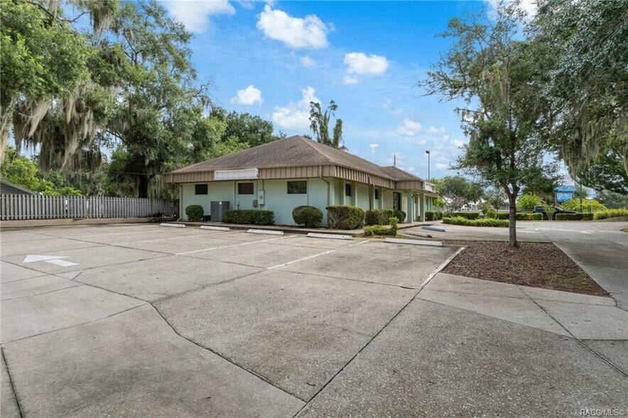 More Photos Of 102 E Highland Blvd, Inverness Drugstore For Sale