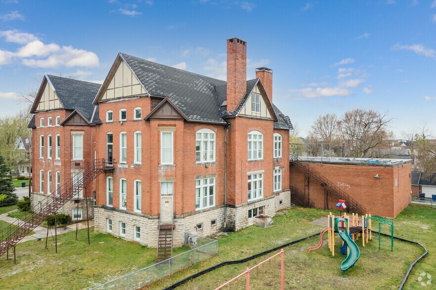 More Photos Of 437 S Main St, Bowling Green Schools For Sale