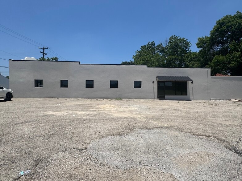 More Photos Of 1812 S Presa St, San Antonio Freestanding For Lease
