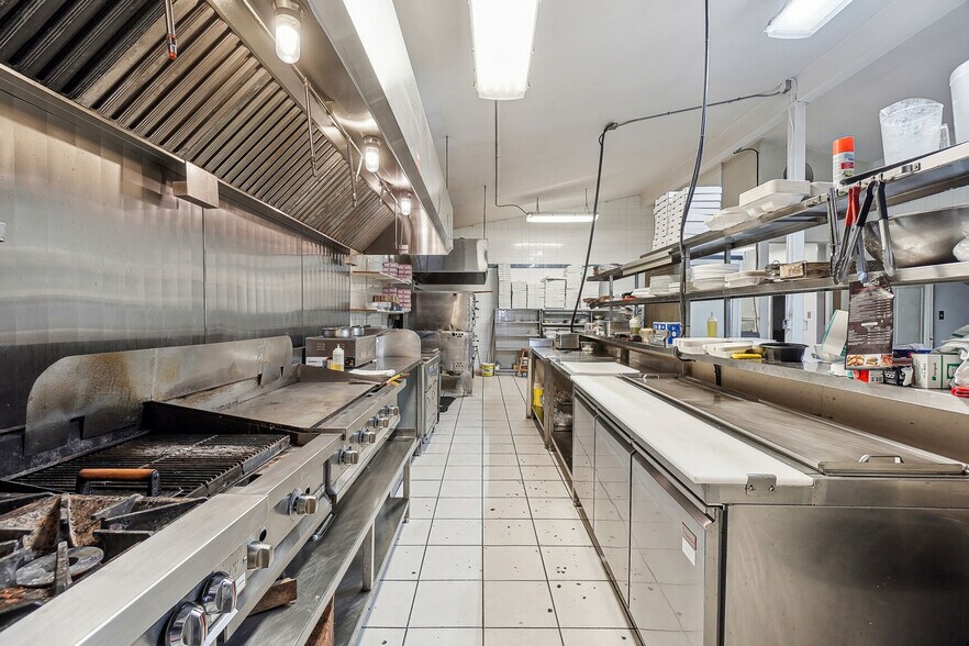 More Photos Of 536 Rue Principale, Laval Freestanding For Sale