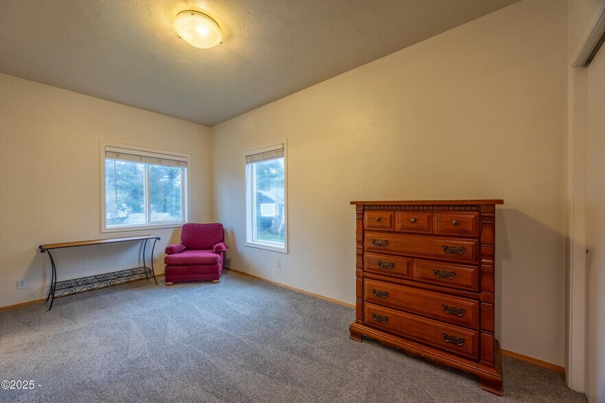 More Photos Of 4925 NW Woody Way, Newport Specialty For Sale