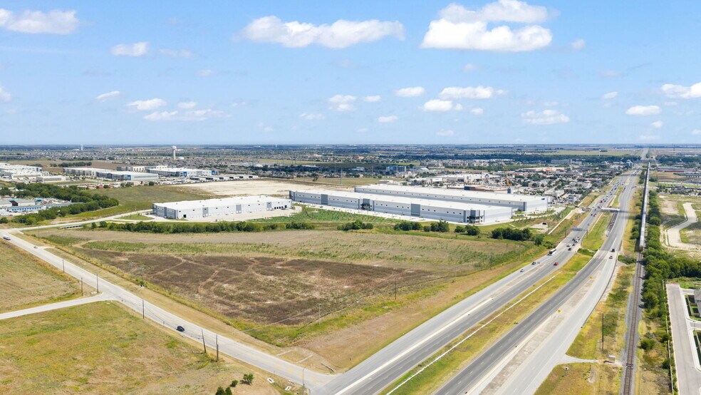More Photos Of Hwy 130 @ Hwy 79, Hutto Distribution For Sale