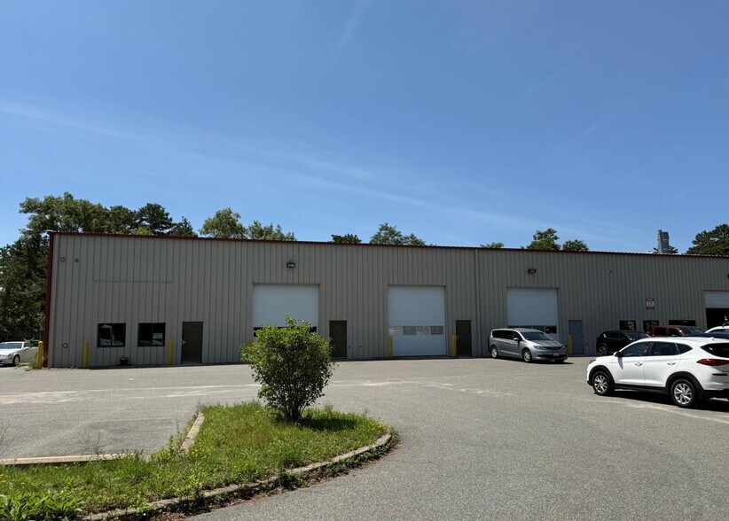 More Photos Of 4 Crane Cir, Cataumet Warehouse For Sale