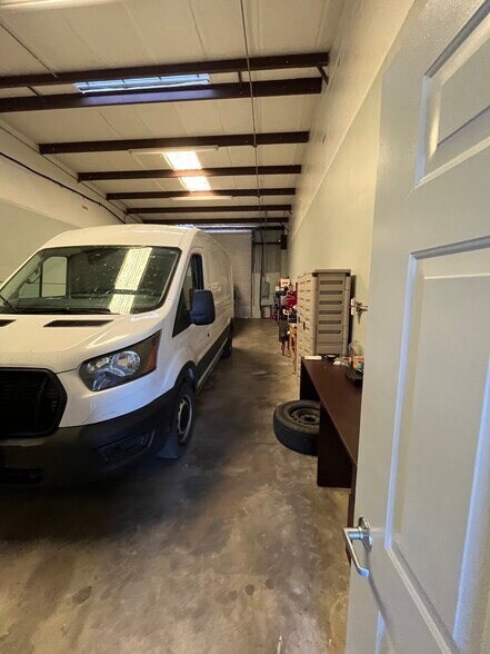 More Photos Of 1681-1687 Benchmark Ave, Fort Myers Warehouse For Lease