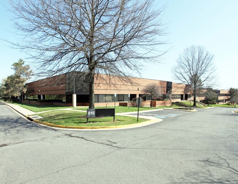 More Photos Of 801-899 Brightseat Rd, Landover Flex For Lease
