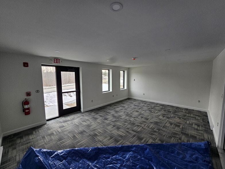 More Photos Of 185B S Main St, Newton Unknown For Lease