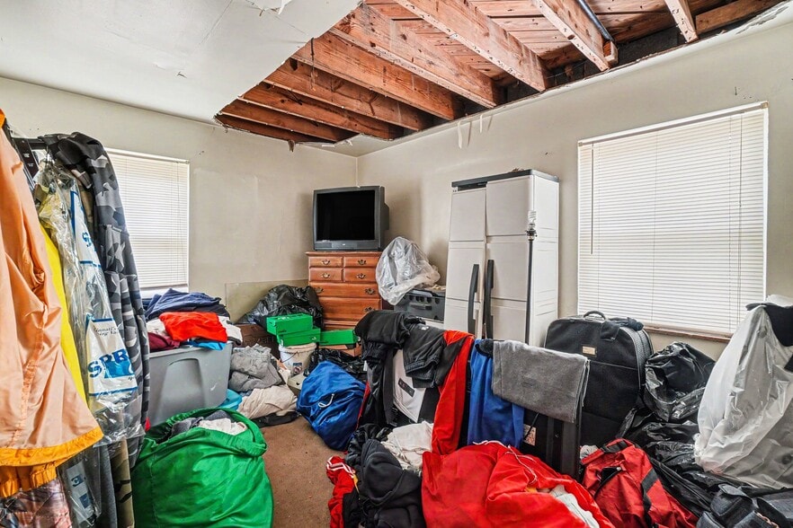 More Photos Of 2370 Losantiville Ave, Cincinnati Multifamily For Sale