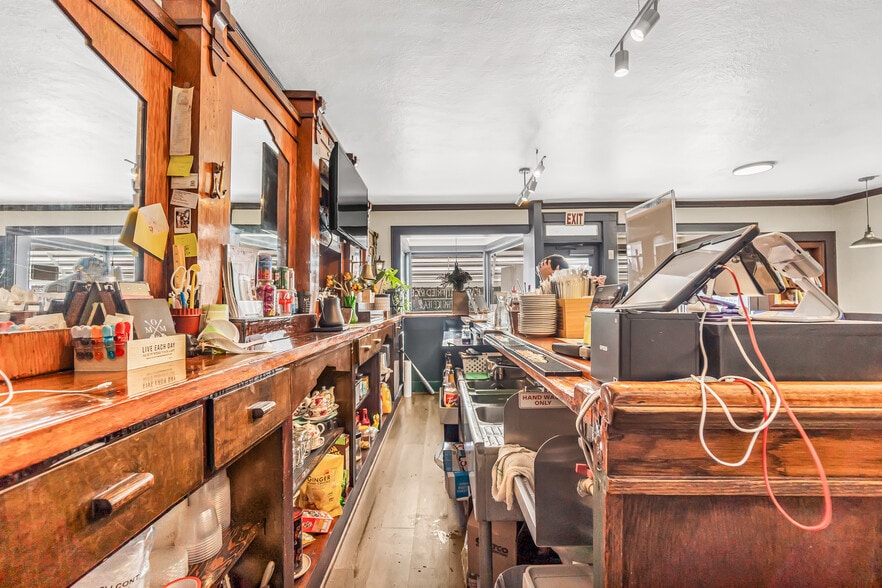 More Photos Of 108-110 Poquonnock Rd, Groton Freestanding For Sale