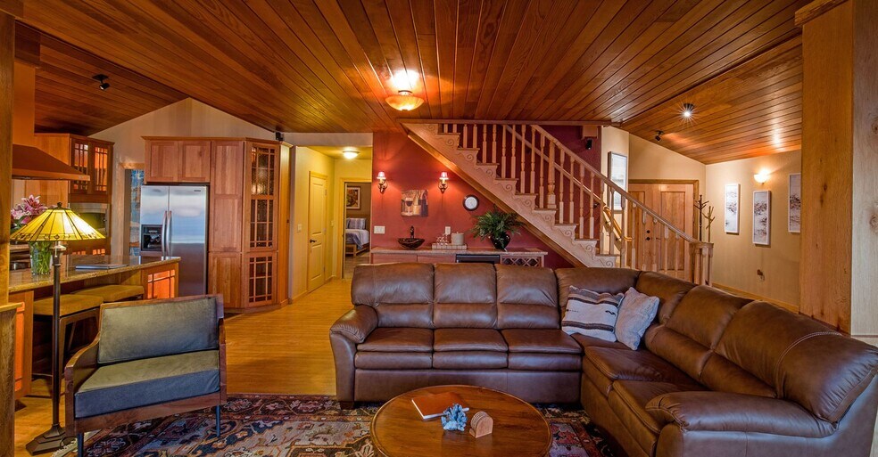 More Photos Of 205 Wave Dr, Shelter Cove Hotel For Sale