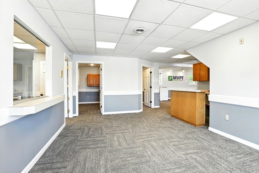 More Photos Of 40 S River Rd, Bedford Medical For Lease