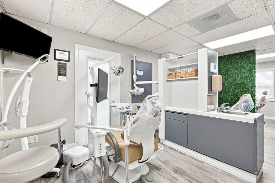 More Photos Of 411 E Palm Ave, Burbank Medical For Lease