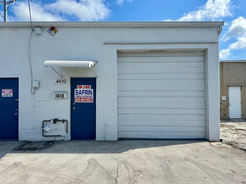 Primary Photo Of 4613-4615 NW 8th Ave, Oakland Park Warehouse For Lease