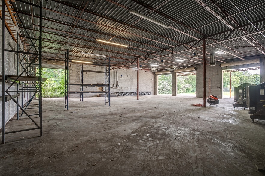 More Photos Of 3808 E 1st St, Fort Worth Light Manufacturing For Lease