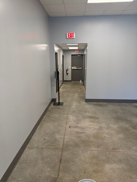 More Photos Of 5681 Nevius Rd, Mobile Restaurant For Lease