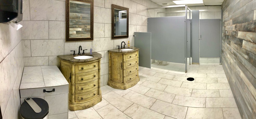 More Photos Of 211 W Pleasant Run Rd, Lancaster Office For Lease