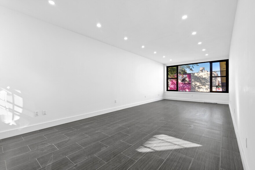 More Photos Of 31-53 Steinway St, Astoria Storefront Retail Office For Sale